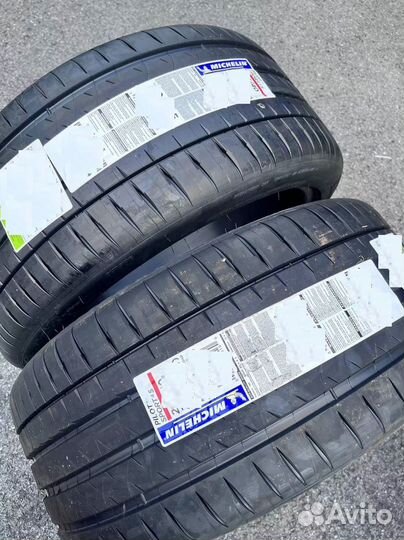 Michelin Pilot Sport 4 S 335/25 R22 и 285/30 R22