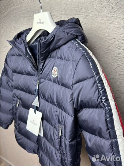 Moncler пуховик оригинал 10 (140см)