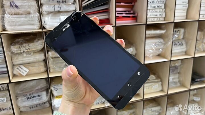 Телефон Asus ZE500kl