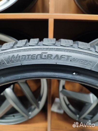 Kumho WinterCraft WP72 245/35 R20 и 275/30 R20 97W