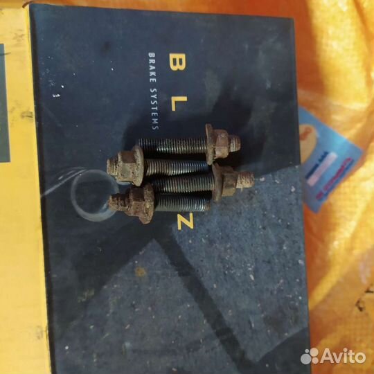 Bmw шпилька м7 выпускного коллектора