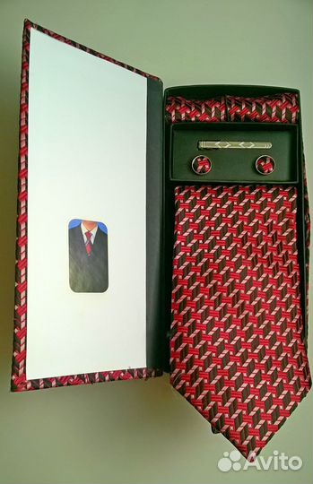 Подарочный набор галстук, запонки, платочек, зажим
