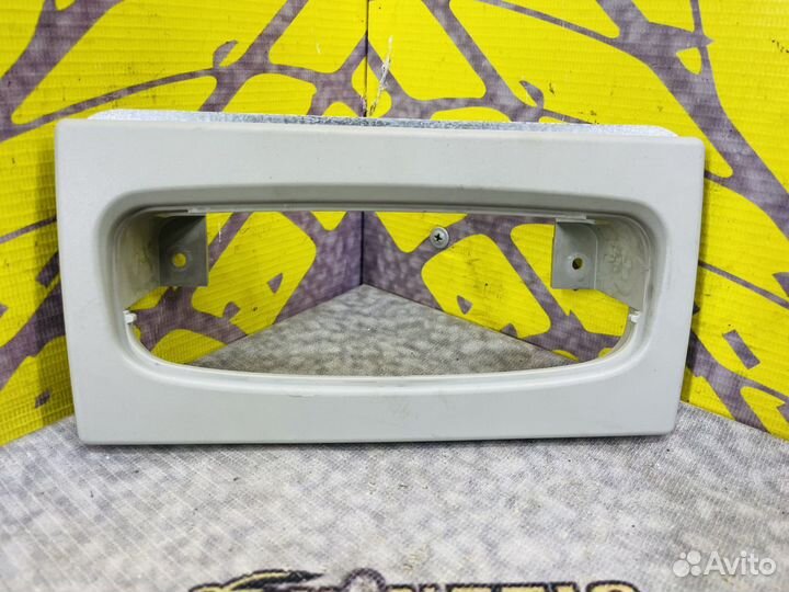 Рамка переднего фонаря освещения салона Фокус 2