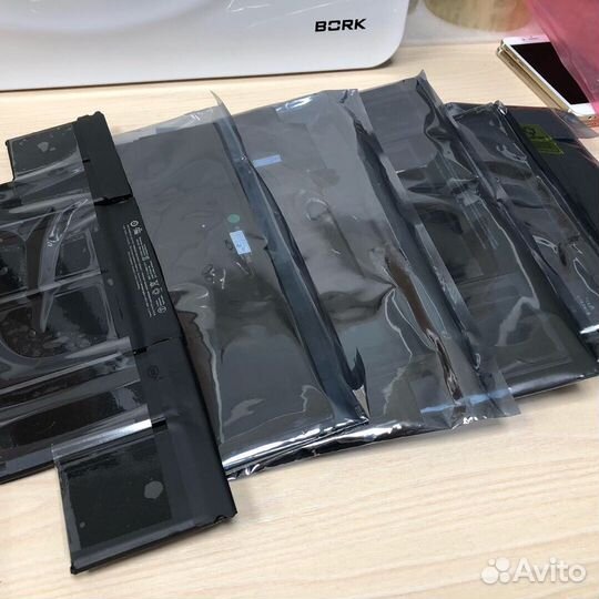 Аккумулятор и клавиатура на MacBook Apple