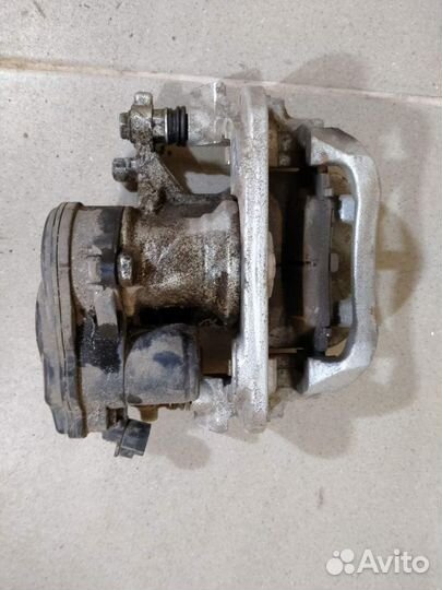 Суппорт тормозной задний правый Toyota RAV 4 2019