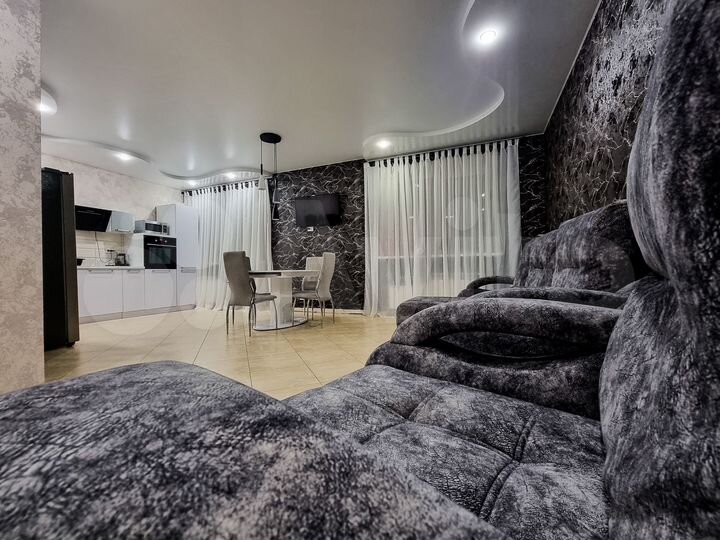 2-к. квартира, 70 м², 1/18 эт.