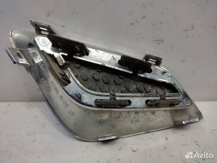 Накладка бампера передняя левая Mitsubishi