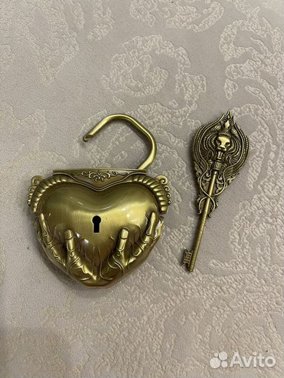 Свадебный замок с ключом