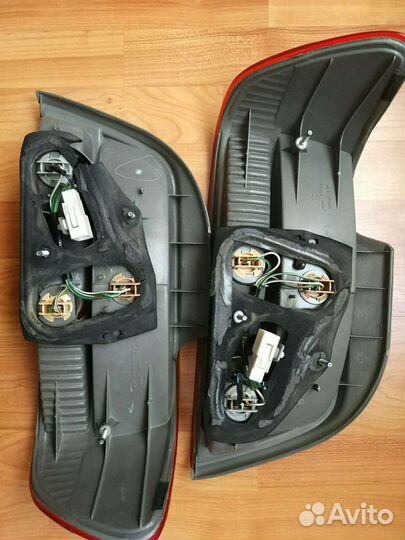 Задние фонари на Carina