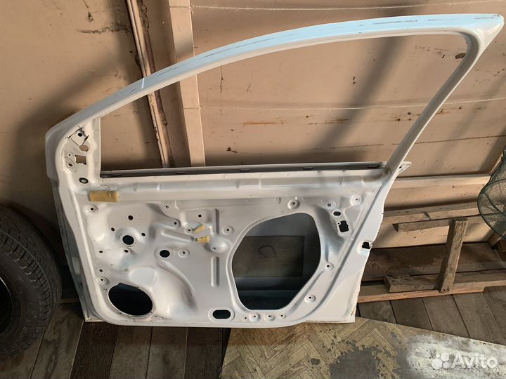 Дверь правая передняя поло седан