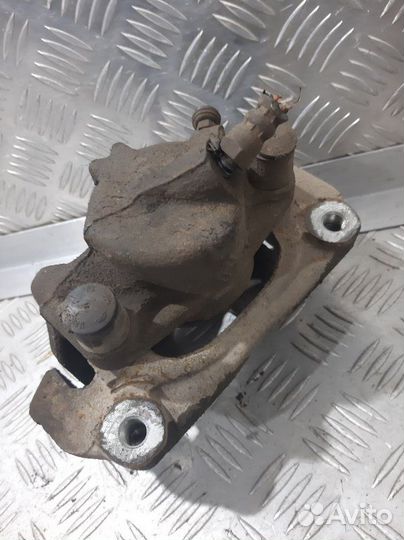 Суппорт передний правый Renault Duster HSA F4R