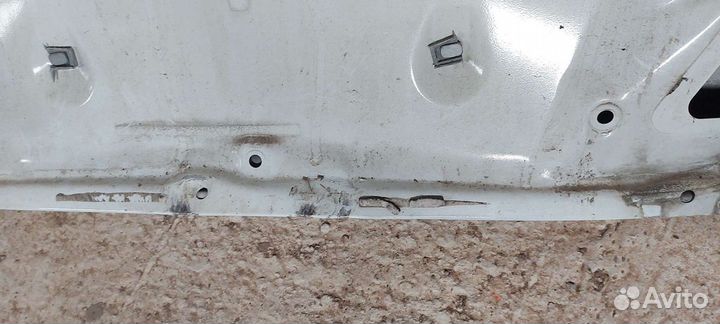 Крышка багажника на Nissan Fuga