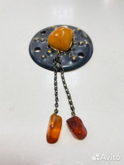 Старинная винтажная брошь с янтарем