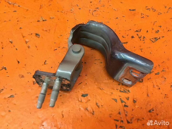 Петля крышки багажника Volkswagen Passat