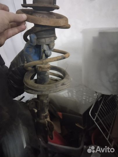 Передние стойки с пружинами