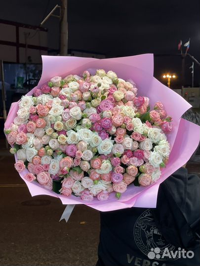 Кустовые розы, пионовидные розы, пионы, ромашки