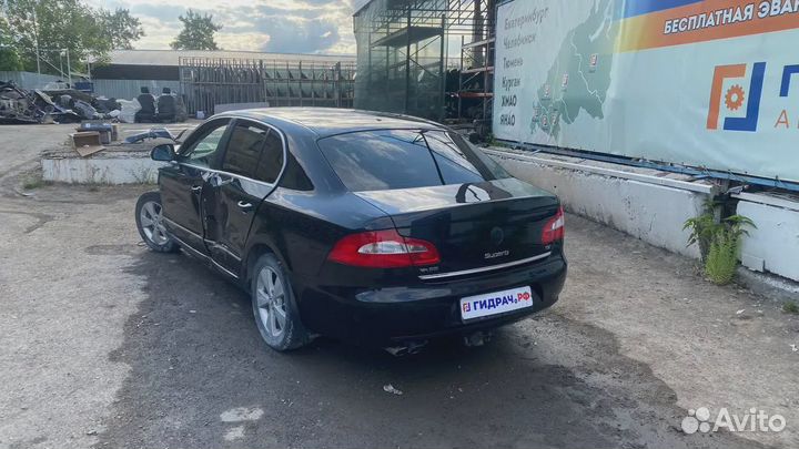 Стекло двери передней левой Skoda Superb (3T) 3T08