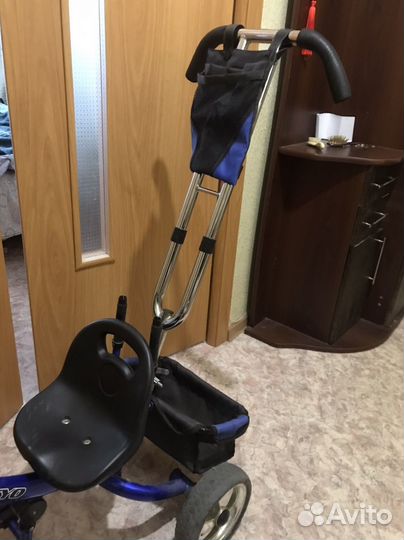 Детский велосипед с ручкой