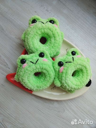 Лягушка брелок на сумку/рюкзак/коляску/в машину