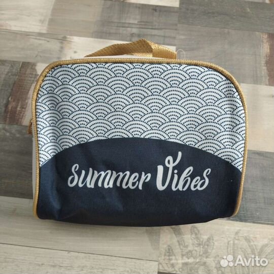 Новые косметички Vichy и Yves Rocher