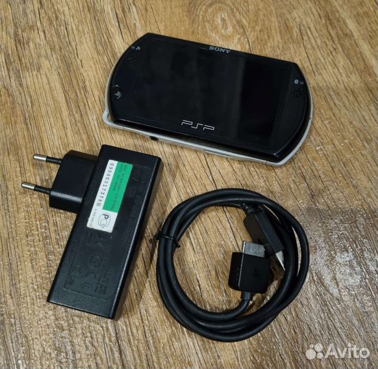 PSP GO - N1008 16Gb (Прошитая)