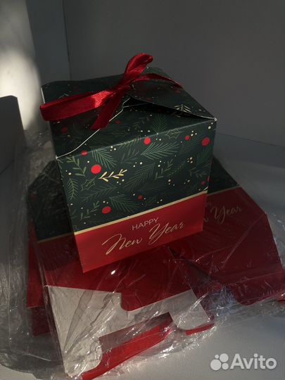 Коробка новогодняя подарочная 12х12х12см