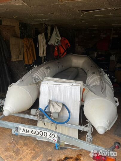 Продам лодку с мотором на прицепе