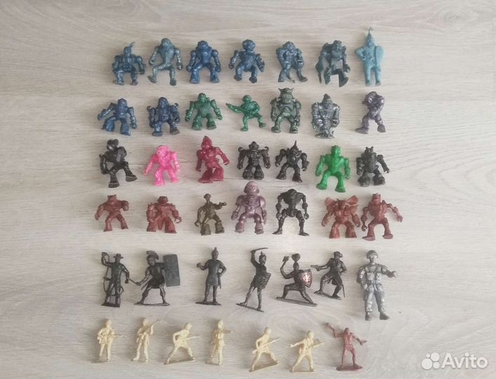Пластмассовые фигурки звероботы солдатики