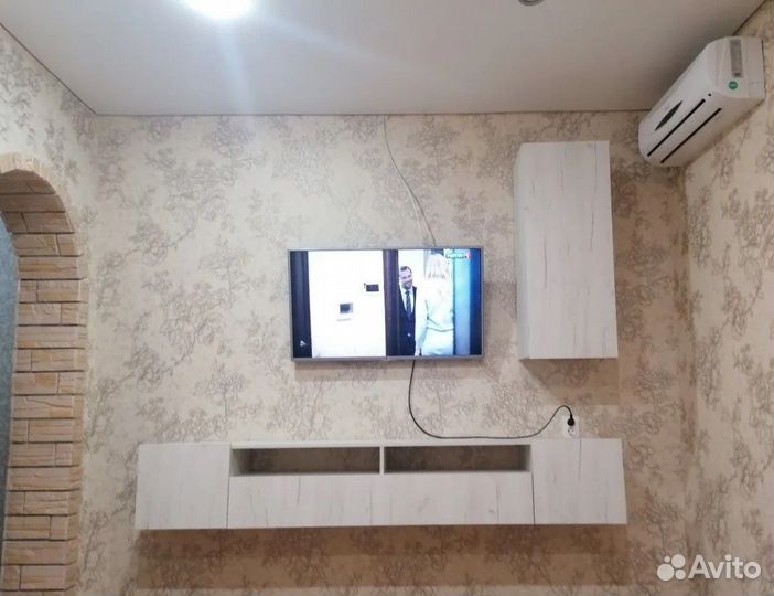 Тумба навесная для телевизора Соло