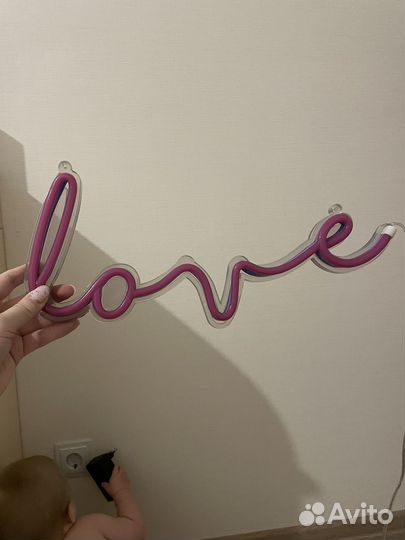 Неоновая вывеска, неоновая надпись