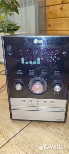 Музыкальный центр LG LX-U570