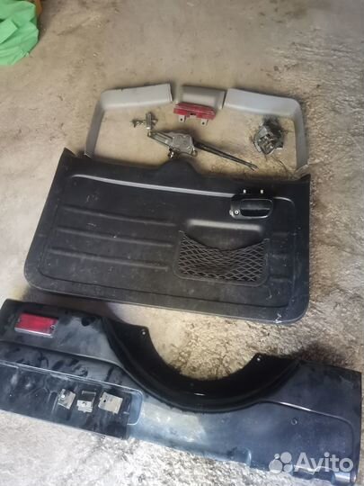 Накладка двери багажника тойота рав4 2004гв