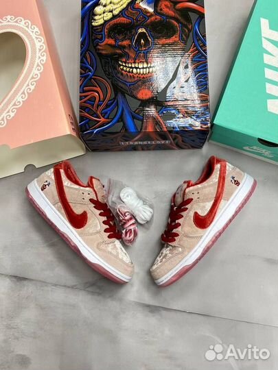 Nike Dunk SB low stranglove lux