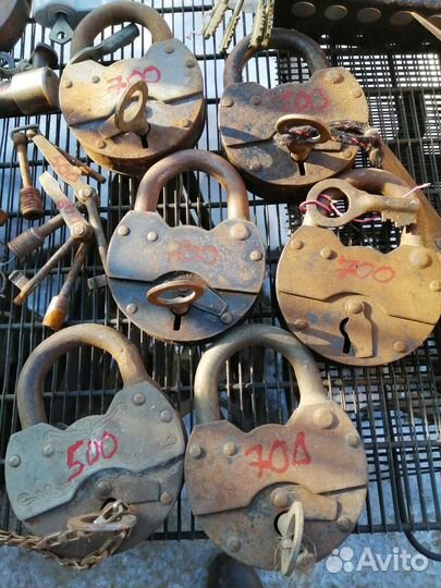 Старинные навесные замки
