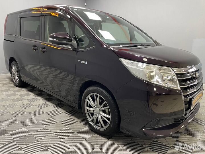 Toyota Noah, 2014