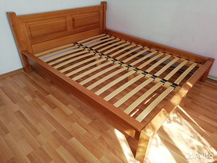 Кровать двухспальная бу 180 200 без матраса