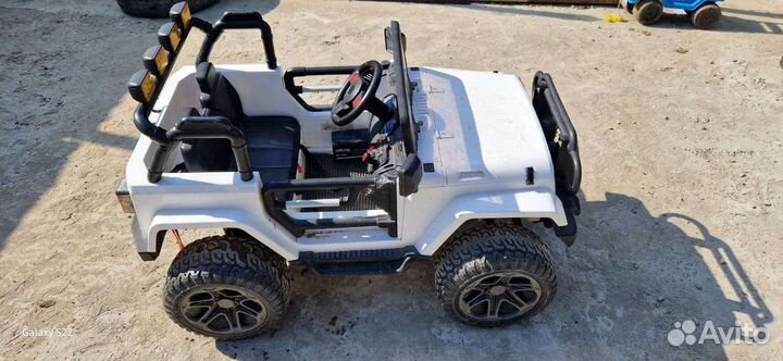 Детский электромобиль джип