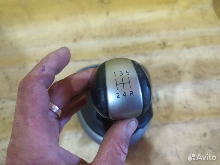 Рукоятка кожух кулисы кпп Nissan Qashqai J10