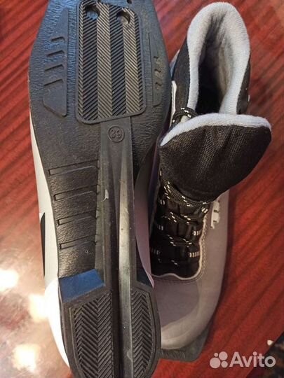 Лыжные ботинки