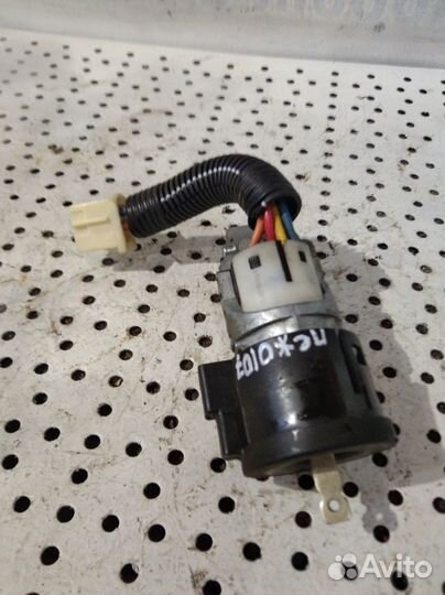 Замок зажигания Peugeot 107