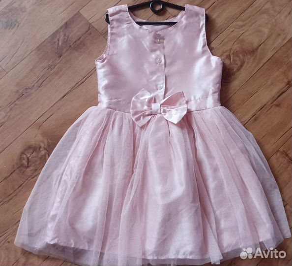 Платье нарядное для девочки 104-110