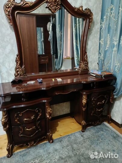 Трюмо с зеркалом