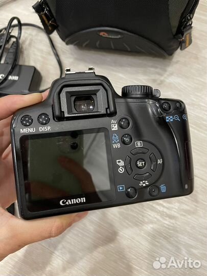 Зеркальный фотоаппарат Canon 1000d