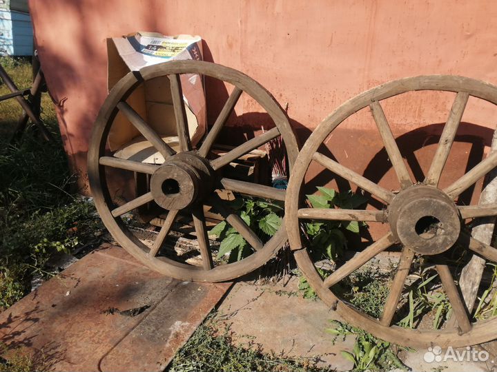 Колесо от телеги деревянное