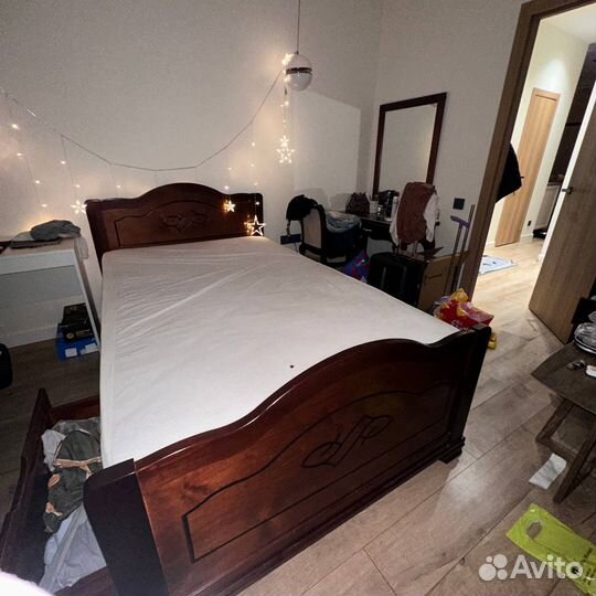 Кровать полутороспальная с матрасом