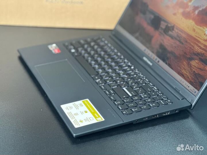 Ноутбук Asus vivobook Ryzen 5 7520U/ssd 512 IPS