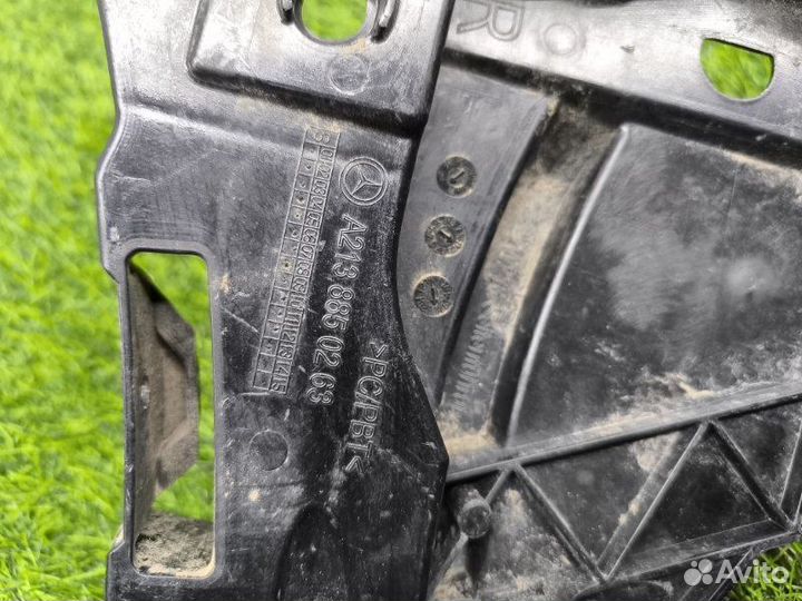 Кронштейн бампера задний правый Mercedes-Benz