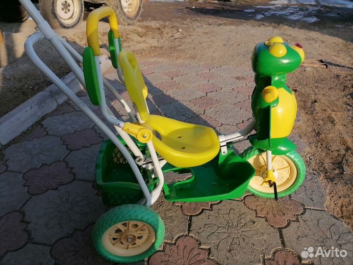 Велосипед трёхколёсный с ручкой