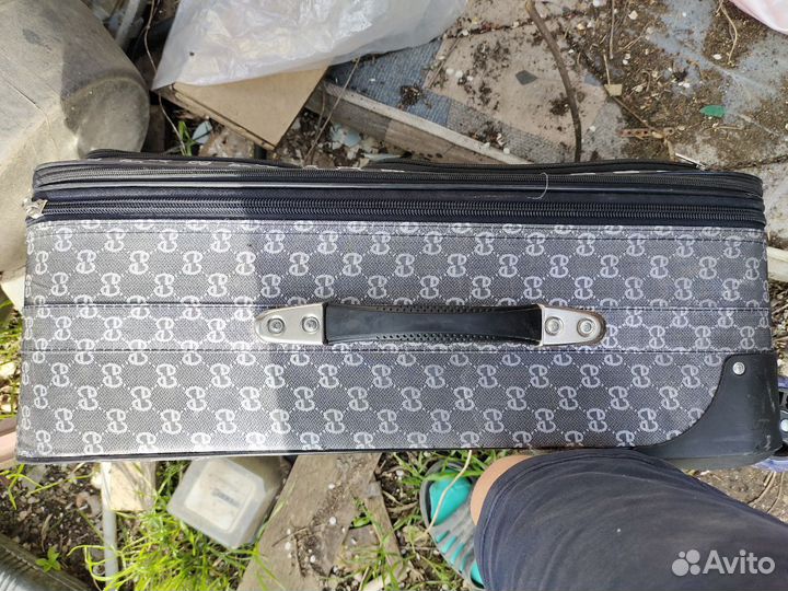 Чемодан на колесах