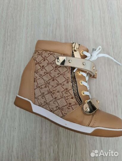 Обувь на плотфрме